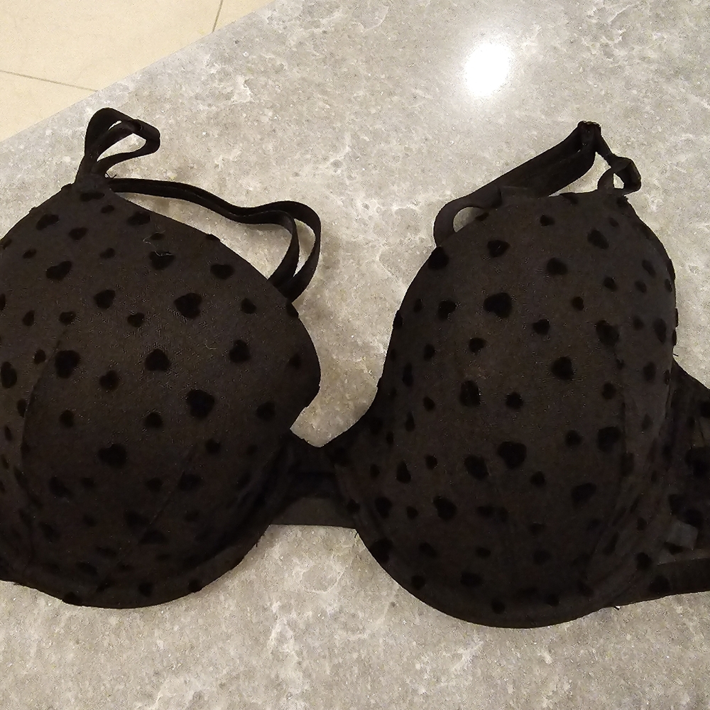 VICTORIA'S SECRET BLACK ON BLACK HEART UNDERWIRE PUSH UP BRA 36C NEW